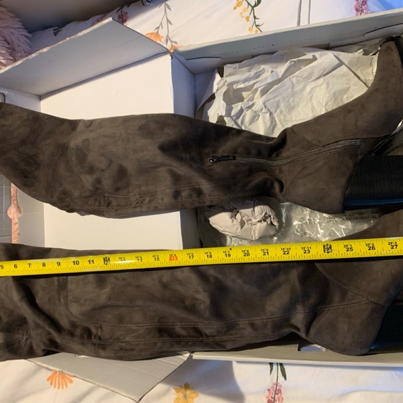 Boots - Picture 5 of 6